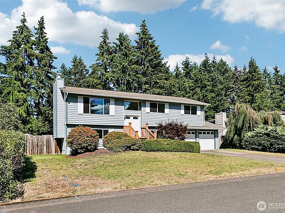 2nd image of 16409 92nd Avenue E