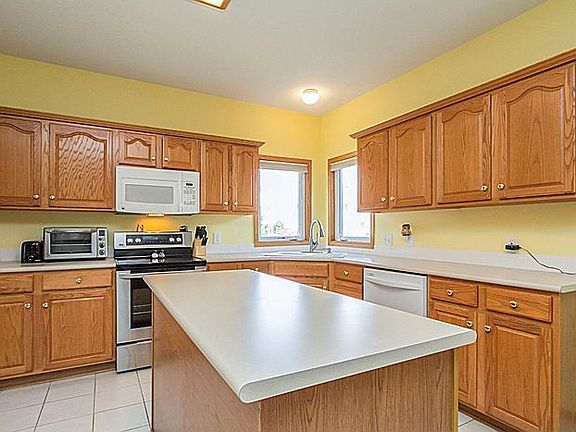 4th image of 3209 SW Coves Dr