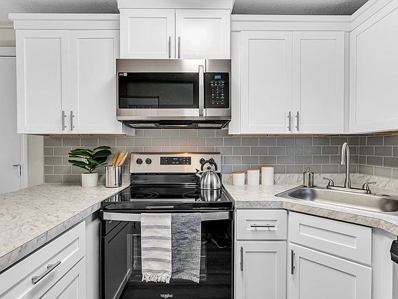 Experience the elegance of stainless steel appliances in all our exemplary kitchens including dishwashers!