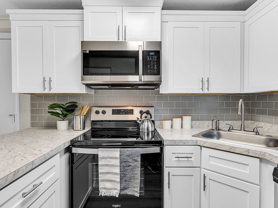 Experience the elegance of stainless steel appliances in all our exemplary kitchens including dishwashers!