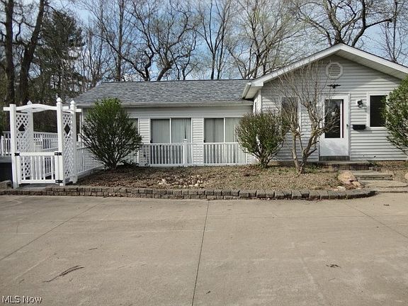 3rd image of 2252 Medina Line Rd