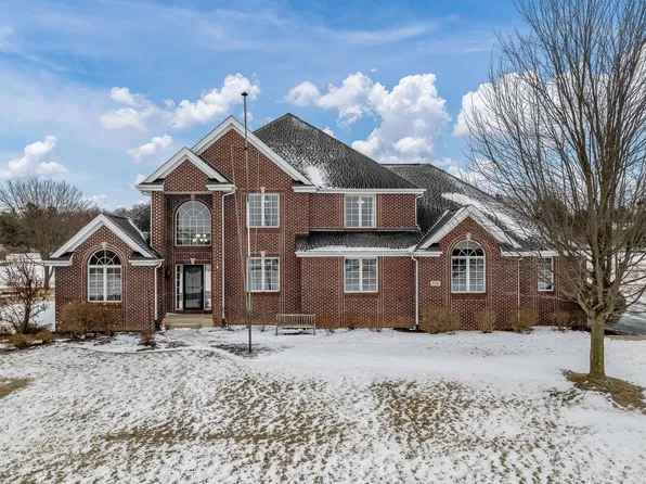 119 Savannah Dr, Poplar Grove, IL 61065