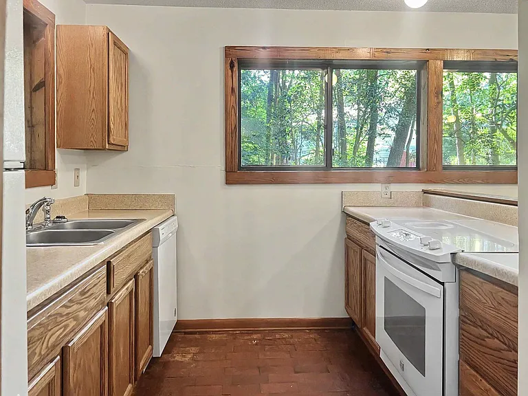 106 Pleasant Dr — Photo 6