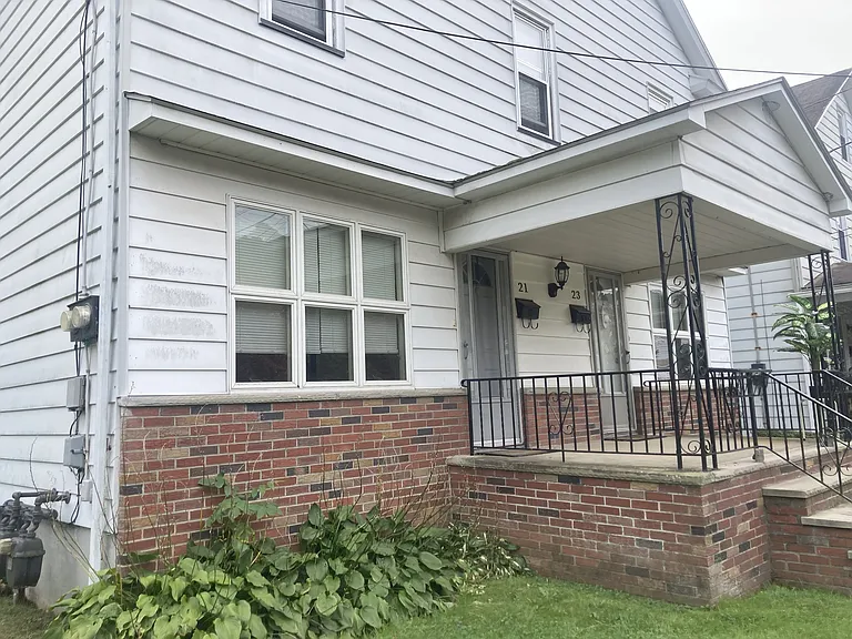 21 Sobieski St — Photo 2