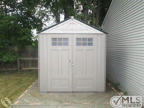 261-901228-shed.JPG