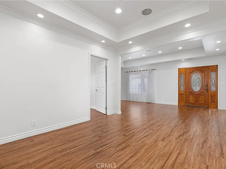 766 N Alexandria Ave — Photo 18