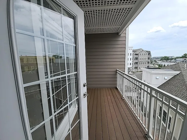 320 Middlesex Ave #B303 — Photo 23