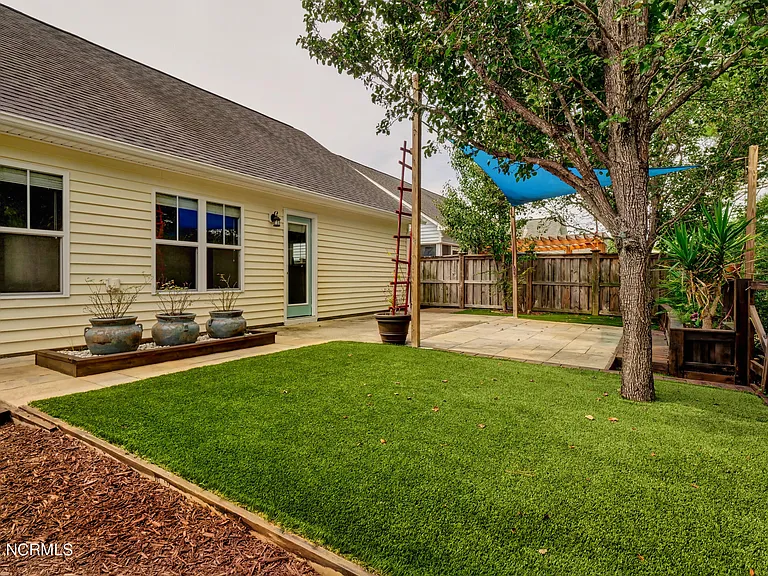 611 Catamaran Dr — Photo 29