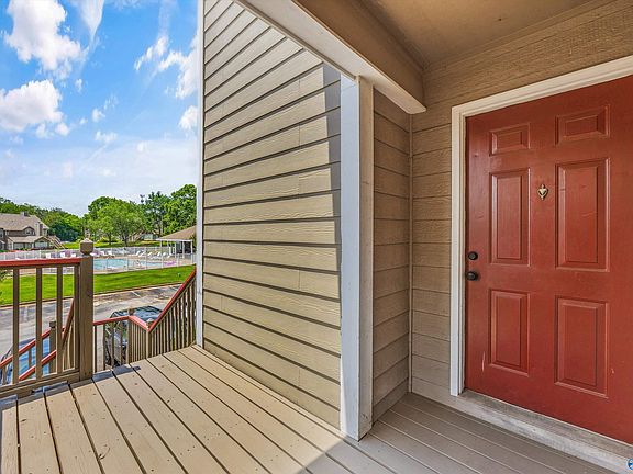 4th image of 210 Waters Edge Ln
