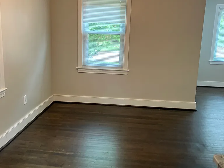 915 Hampton Rd — Photo 5