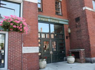 172 Middle St APT 210, Lowell, MA 01852