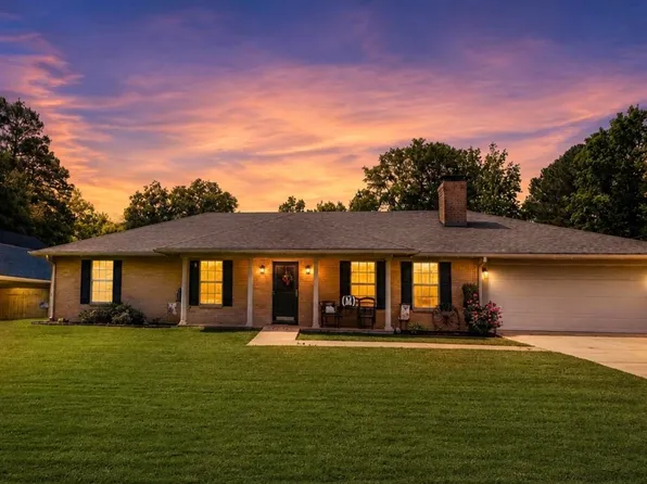 1230 San Salvador Dr, Longview, TX 75602