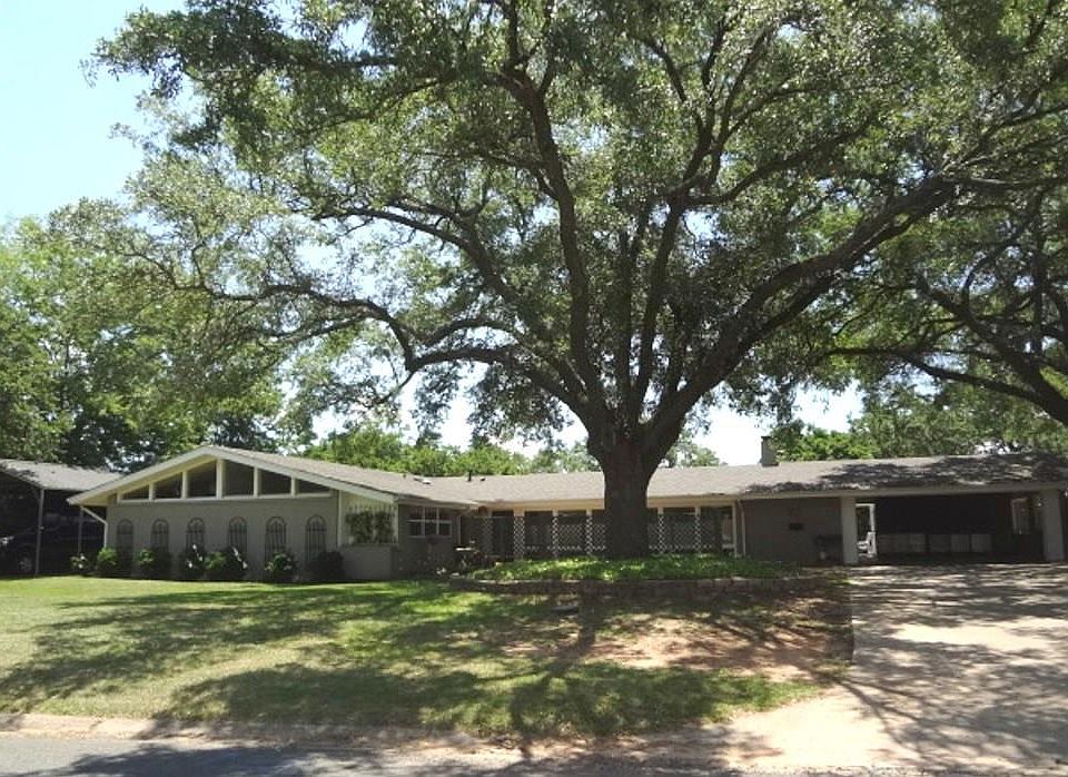 1st image of 611 Parkway Dr