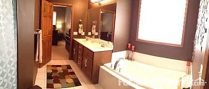 Large master bath w/ soaker tub
						:
						Separate shower, double vanity, private toilet, soaker tub and walk-in closet