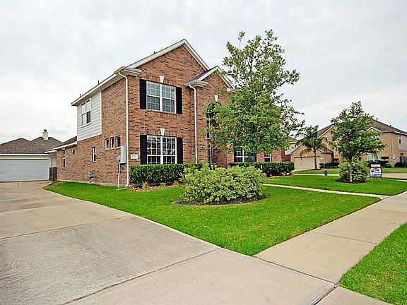 Detached garage.