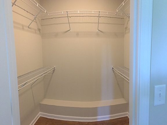 5th image of 20 Fernwood Ct