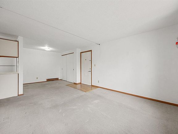4th image of 814 Benton Dr APT 34