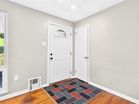 4th image of 621 Woodland Rd