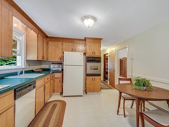 5th image of 6 Sherman Rd