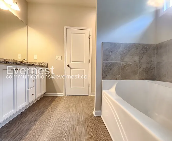 121 Culver St — Photo 9