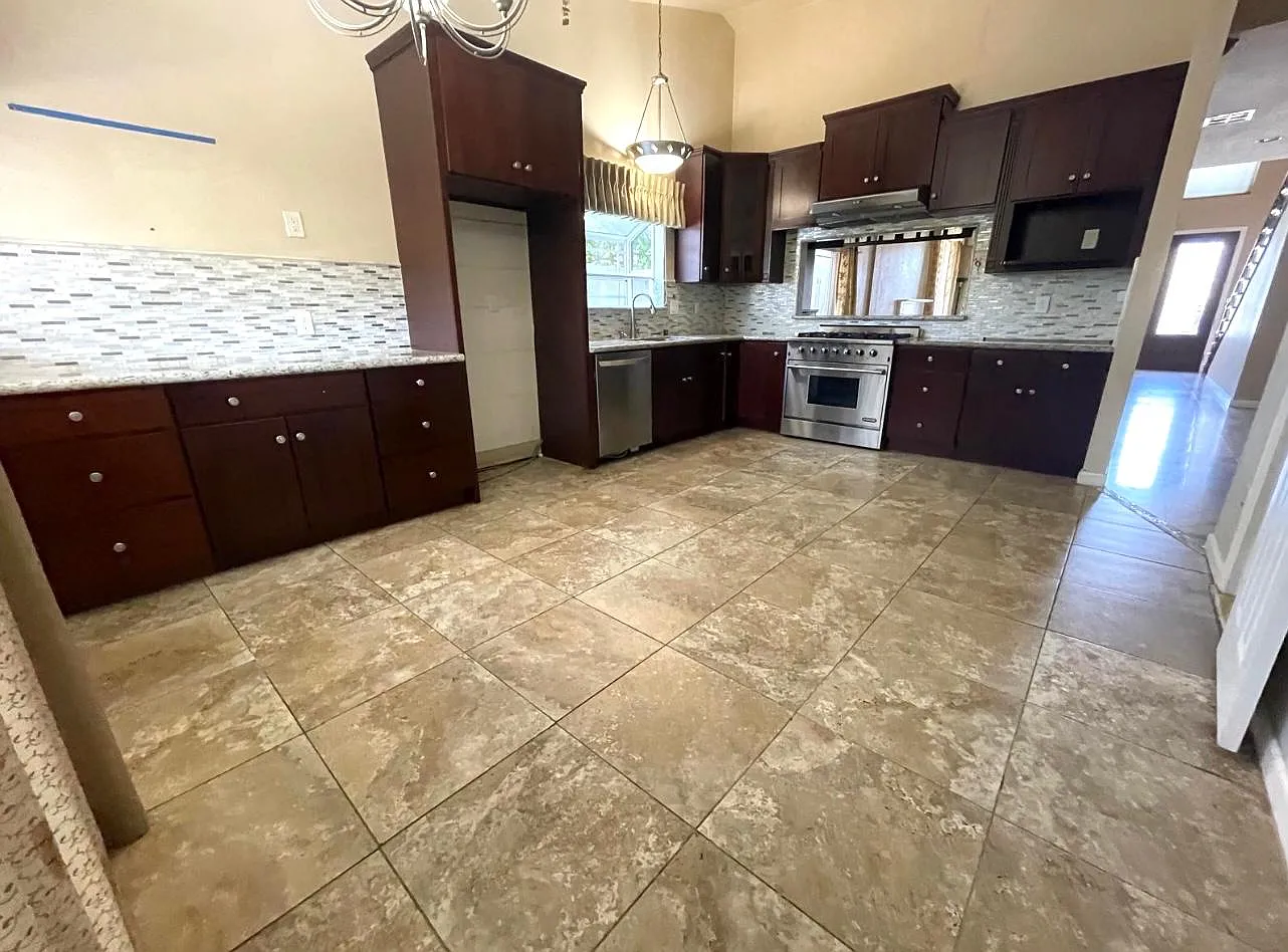 13705 Joaquin Ln — Photo 3