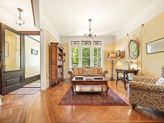 3rd image of 14 Fuller Pl