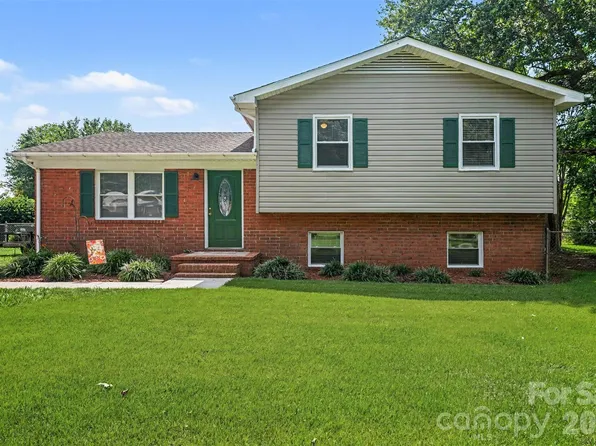 1130 Julius Dr, Salisbury, NC 28147