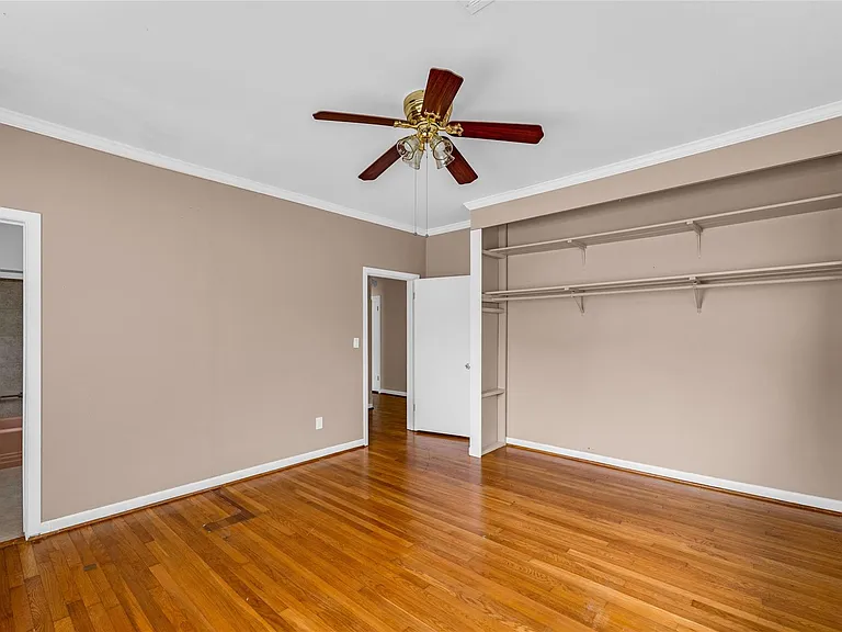 2527 Avenue G — Photo 13