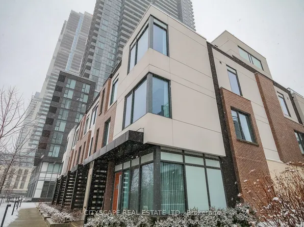 1020 Portage Pkwy #Townhouse 53, Vaughan, ON L4K 2M7