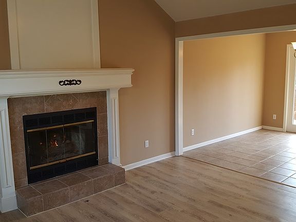 Front room / Dining room