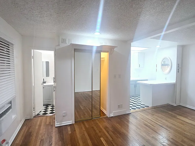 Essex Manor — Photo 17