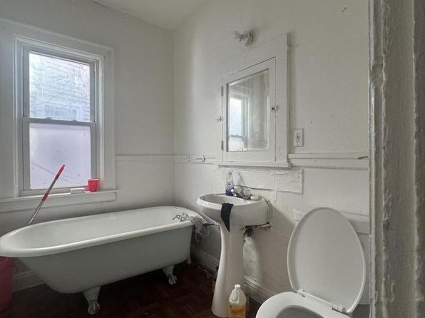 milwaukee-wisconsin-448377875 picture