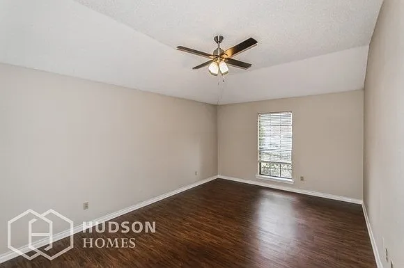 330 Bryant Ln — Photo 6