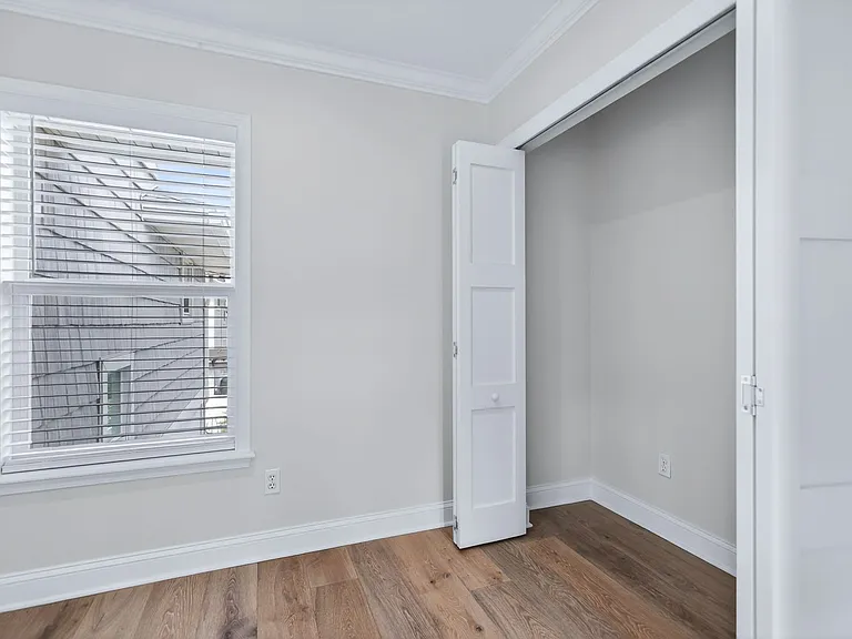 1766 Beach Ave — Photo 10