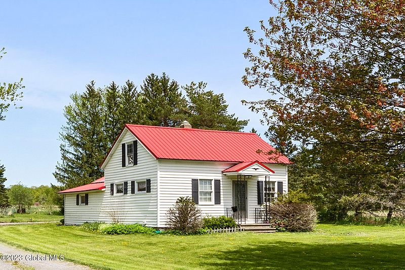 4th image of 443 Dutch Hill Road