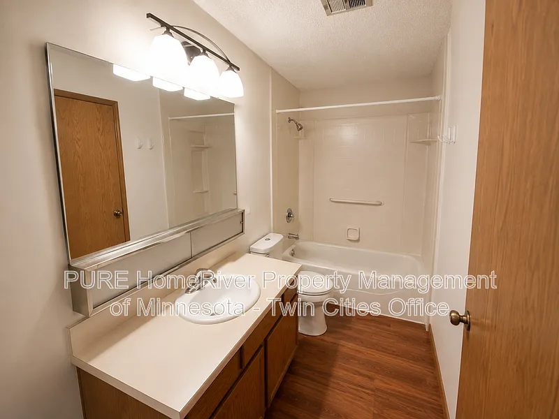 2 bed, 1.0 bath, 910 sqft, $1,460 — Photo 4