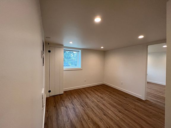 5th image of 9025 5th Ave NE #B