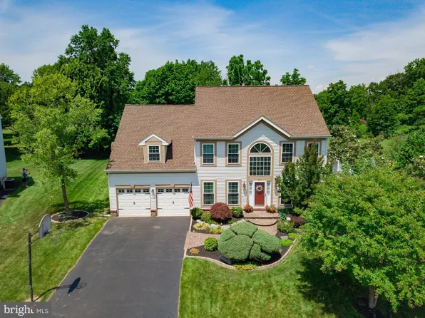 320 Hidden Creek Dr, Hatboro, PA 19040