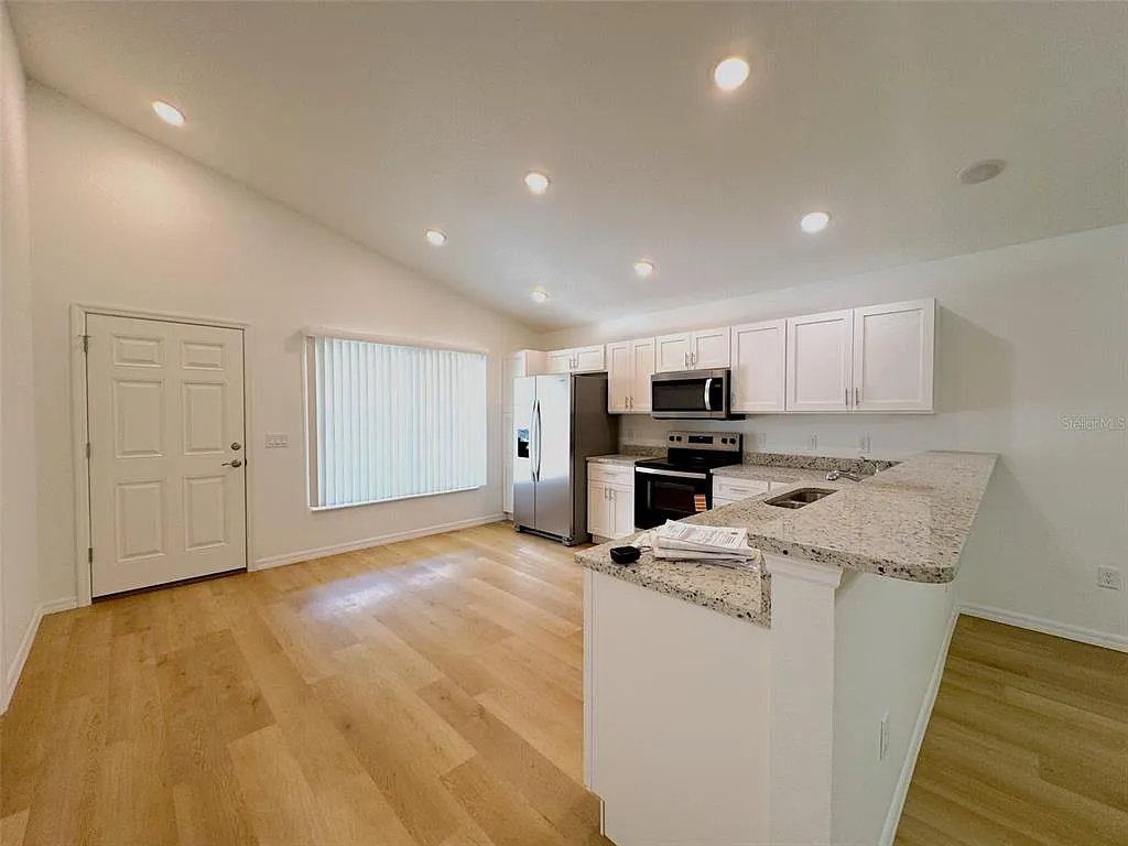 3 bed, 2.0 bath, 1334 sqft, $1,700 — Photo 2