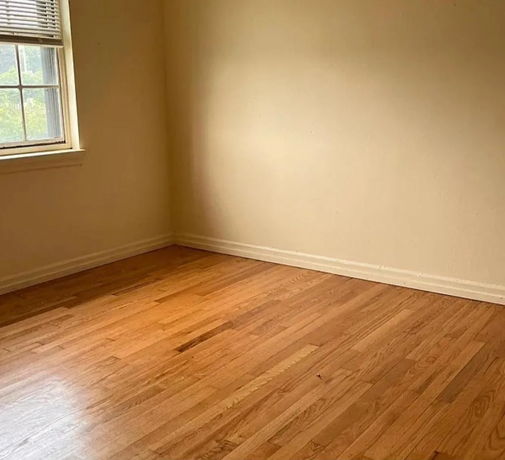 32 Seminary Ave — Photo 1