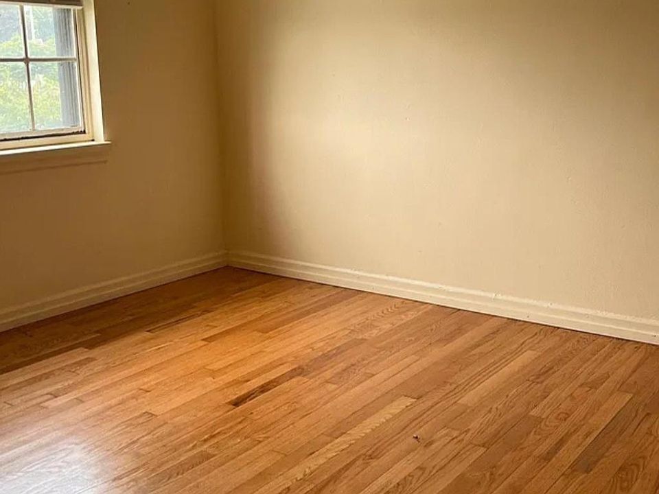 1st image of 32 Seminary Ave