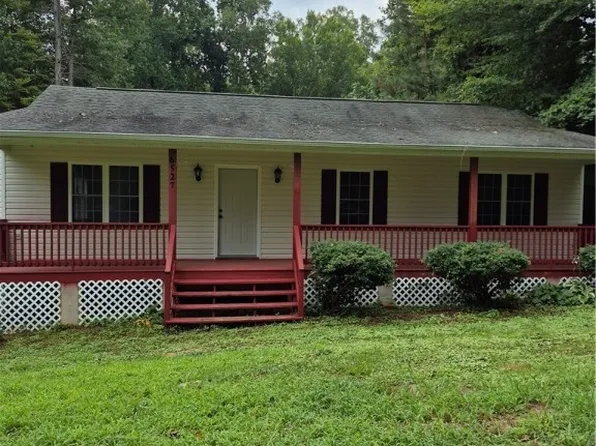 6527 Lakeshore Dr, Quinton, VA 23141