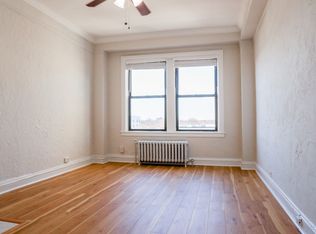 6160 N Winthrop Ave #202, Chicago, IL 60660