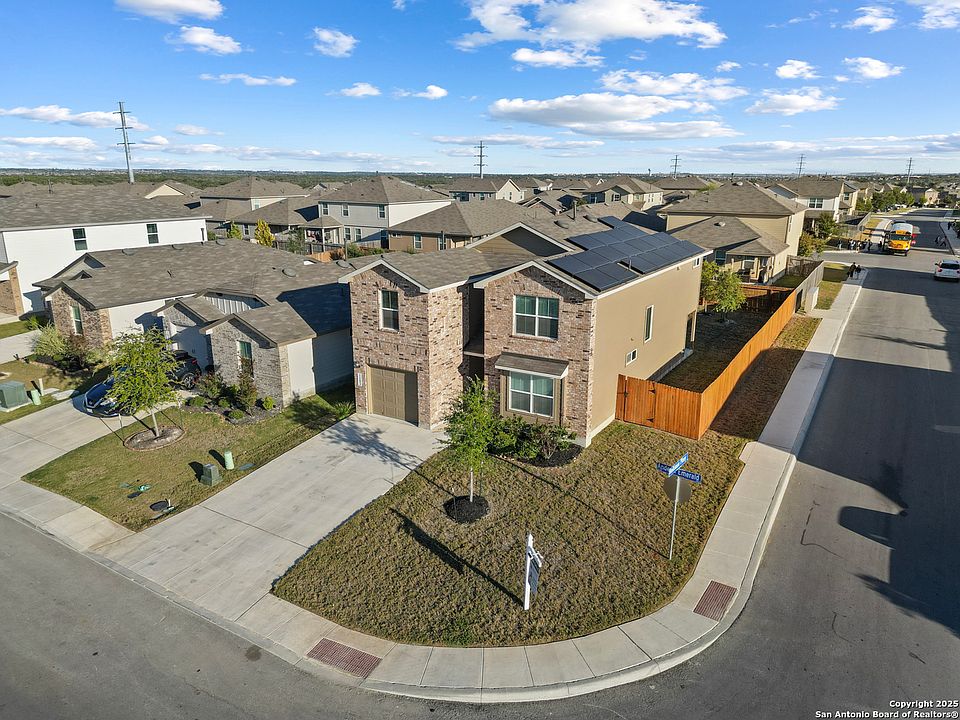 1st image of 1102 Andean Emerald