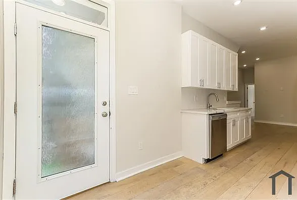 2 bed, $1,900 — Photo 2