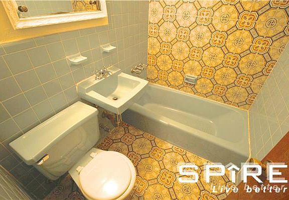 4th image of 323 W 75th St APT E