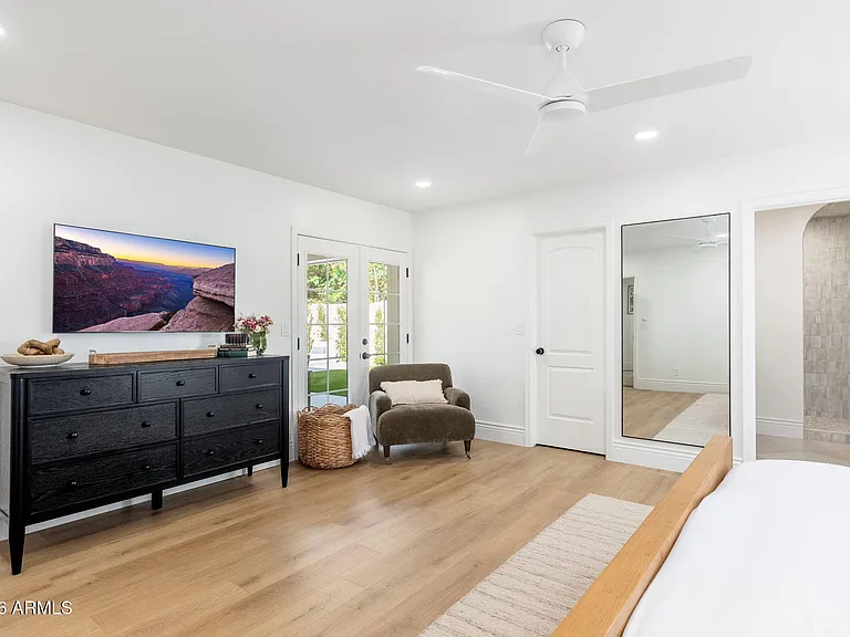 4030 E Fairmount Ave — Photo 18