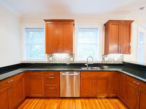 5th image of 287 Mount Auburn St