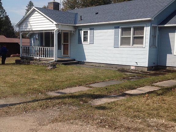 3rd image of 2912 W Hillcrest Ln