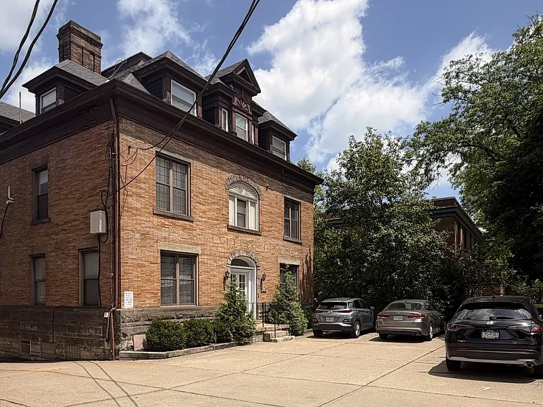 5819 5th Ave. Pittsburgh, PA 15232 Shady Side
Off Street private parking assigned space